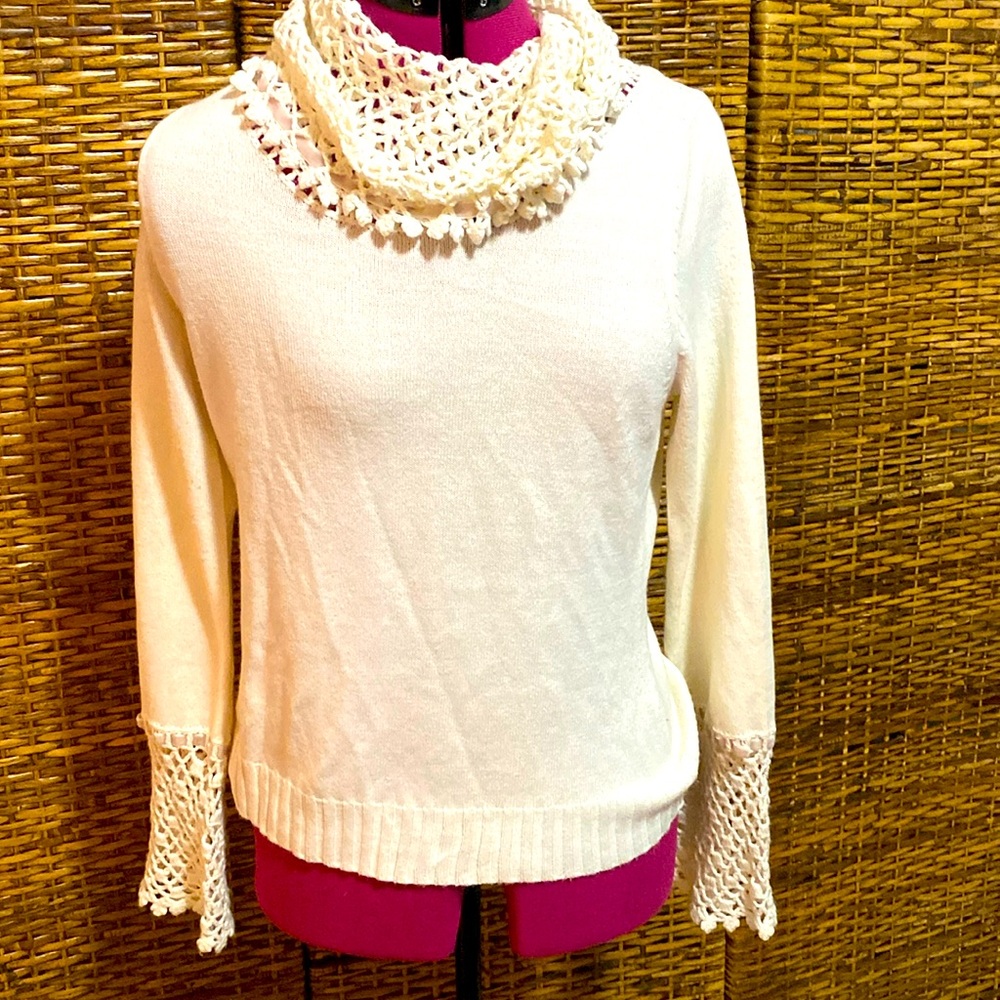 EUC Cousin Johnny Cream, crochet detail funnelneck turtleneck sweater S